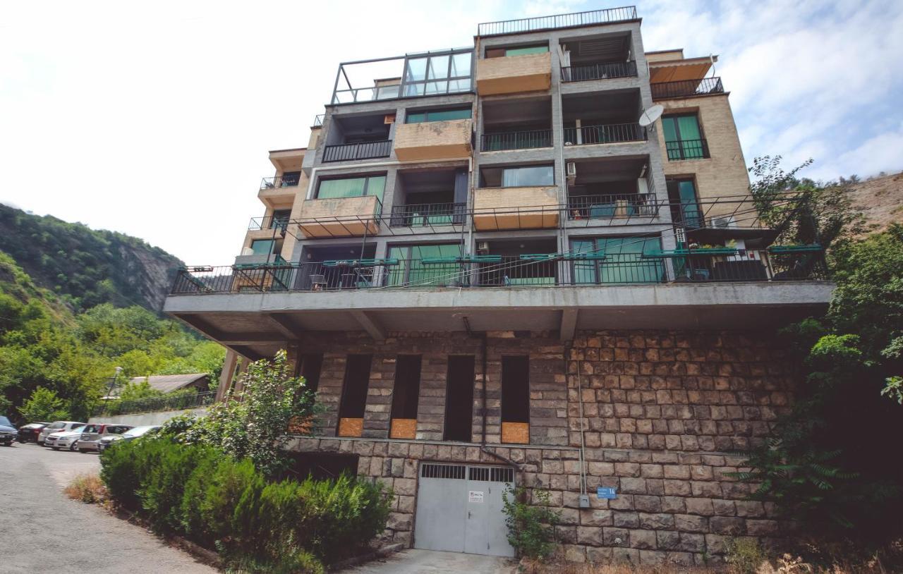 Under The Mountain Apartment Tbilisi Exterior photo